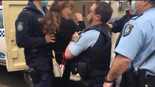 Australia: Shop owners arrested after refusing to serve vaxxed and customers wearing masks