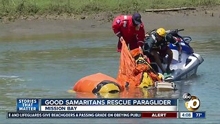 Good samaritans rescue paraglider