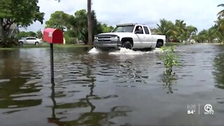 Residents dealing with flooding in Lantana