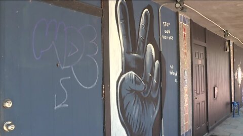 Muralist brings 'Gun Violence Awareness Tour' to St. Pete