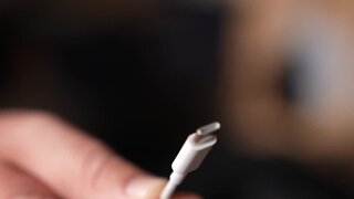 Some lawmakers pushing for universal cellphone chargers