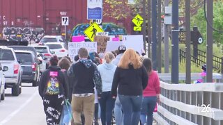 Roe V. Wade: Green Bay protesters rally for abortion rights