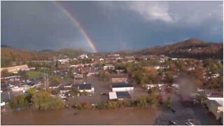 Drone filmer oversvømmelses-skader i North Carolina