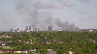 Tower cam captures smoke from apartment fire