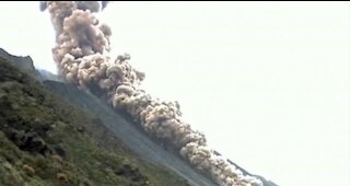Huge eruption of Italian volcano sends ash hundreds of feet into the air