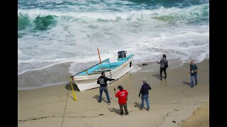 10 rescued, 1 dead from migrant boat near San Diego
