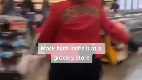 Karen goes ballistic over masks in grocery store in INSANE video