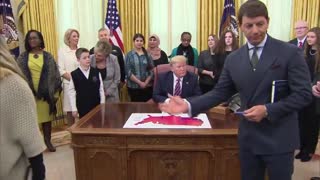 Trump in Oval Office