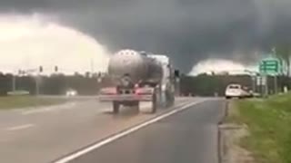 Possible Large Tornado Hattiesburg, Mississippi This Evening!