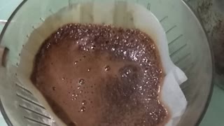 Grinding coffee beans using regular blender