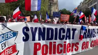 Sindacato di Polizia Francese protesta contro il Green Pass
