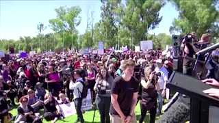 Thousands of women rally outside Australian parliament