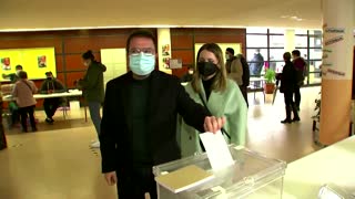 Candidates vote in Catalonia regional election