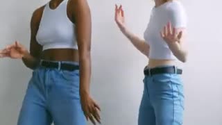 2 Girls Dancing