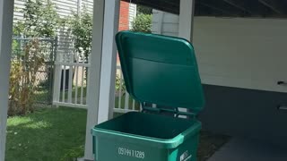 Innovative Way to Easily Take Out the Trash