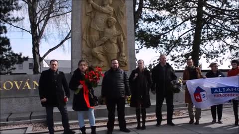 ANS a Myšpule Svět.org: položení věnce u památníku vojáků Rudé armády
