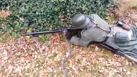 Wehrmacht Soldier With MG 42 Reload
