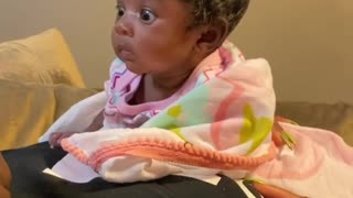 This baby can incredibly lift her head up at only 2 weeks old