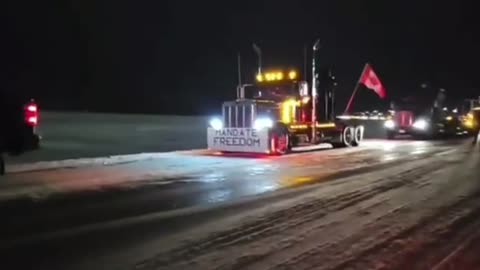 WATCH: Canadian truckers against Covid mandates BLOCK all lanes of traffic