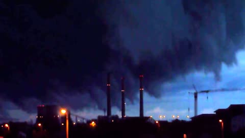 Eerie footage of approaching storm clouds