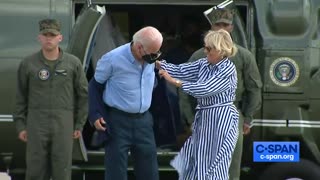 Biden appears to be incapable of operating a jacket