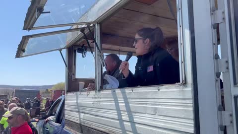 Elise auctioned off a hay elevator at the Armitstead Family Auction in Montgomery County! 04.30.22