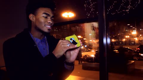 Magician uses Snapchat for some new age street magic
