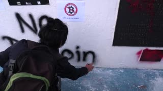 Jóvenes protestan contra el bitcóin y denuncian persecución en El Salvador