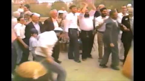 נדיר מאוד- הרב מאיר כהנא היד רוקד בחתונה בירושלים, אוגוסט 1985