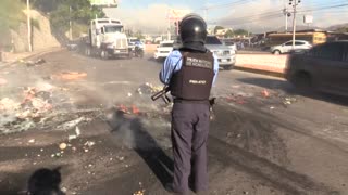 Policía disuelve protesta que encabezaba expresidente de Honduras