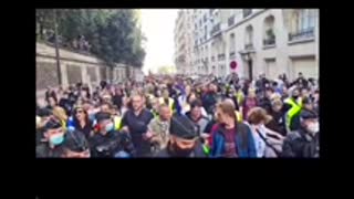 7.2021 Police Join With Protesters in France