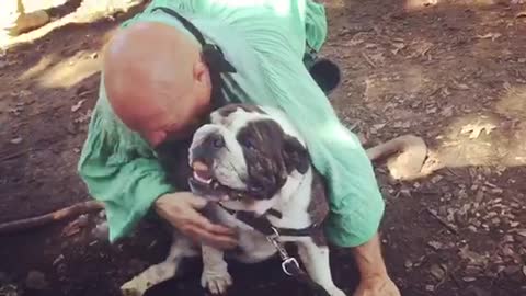 Bulldog makes out with some peasant at Minnesota Renaissance Festival