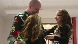 dad surprises daughter from army