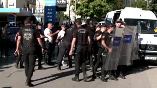 Police in Turkey stop pride march, detain more than 30