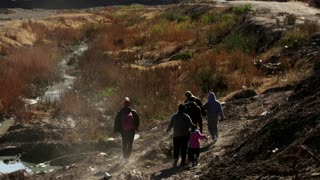 U.S. will 'process' asylum seekers stuck in Mexico -WH