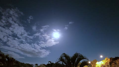 Stunningly bright Lunar Eclipse filmed over O'ahu, Hawaii