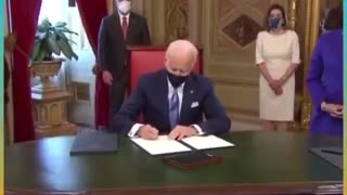 Hot mic: Biden doesn't know what he is signing