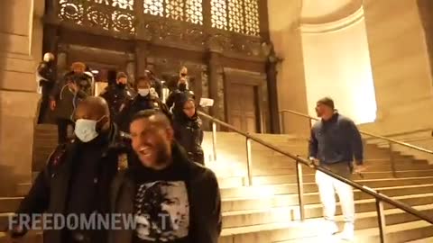 Antimandate protesters arrested and 1 child walked out by police from Museum of Natural History.