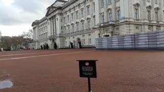 Buckingham place guards