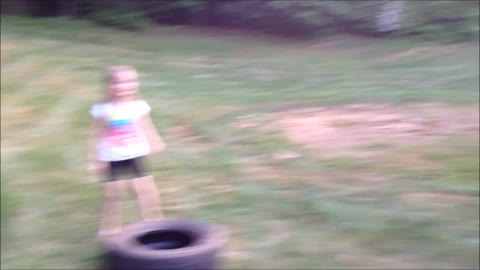 Family always first! Father challenges his children to a tire race