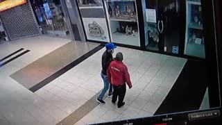 Robbers raid jewellery store