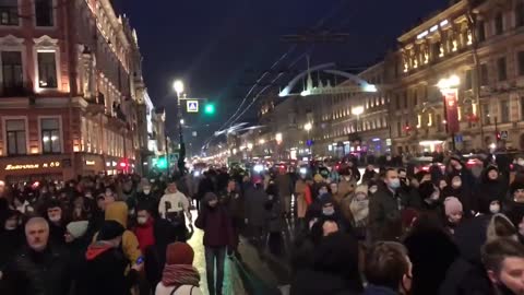 St.Petersburg and Moscow flooded with protesters