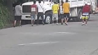Atacan carro recolector de basuras en Bucaramanga