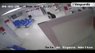 Video: Enfermera del HUS denuncia que usuaria le partió la nariz en el servicio de Urgencias