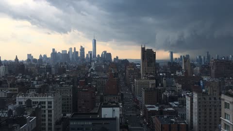 Dramatic timelapse shows massive thunderstorm rolling through NYC