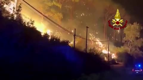 Firefighters battle wildfires in Sicily