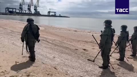 Odminovávání ruskými jednotkami v blízkosti Mariupolského přístavu