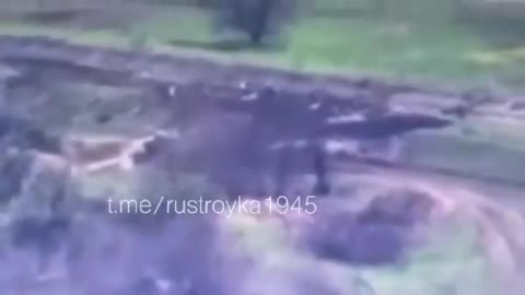 Aktuelle Aufnahmen: Ukrainische Soldaten schwenken weisse Flagge auf dem Schlachtfeld (Video)