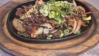Korean food bulgogi is healthy and delicious.