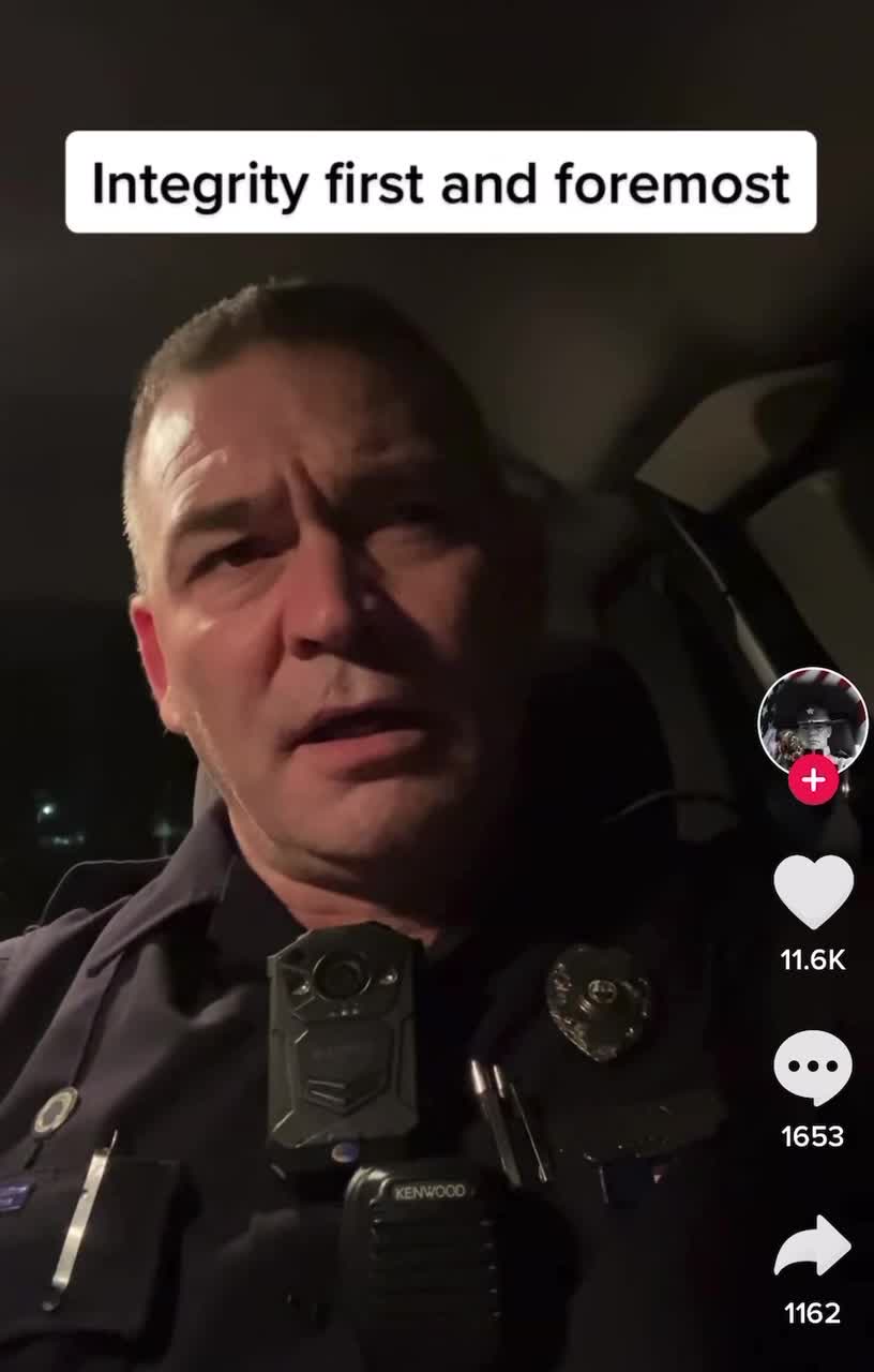 a-police-officer-in-the-united-states-has-a-message